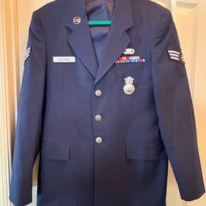 US Air Force Men's Blue Military Dress Jacket Coat 38L w/ security police badge
